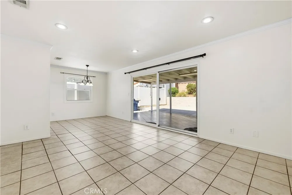 12929 Altano Sylmar, CA 91342