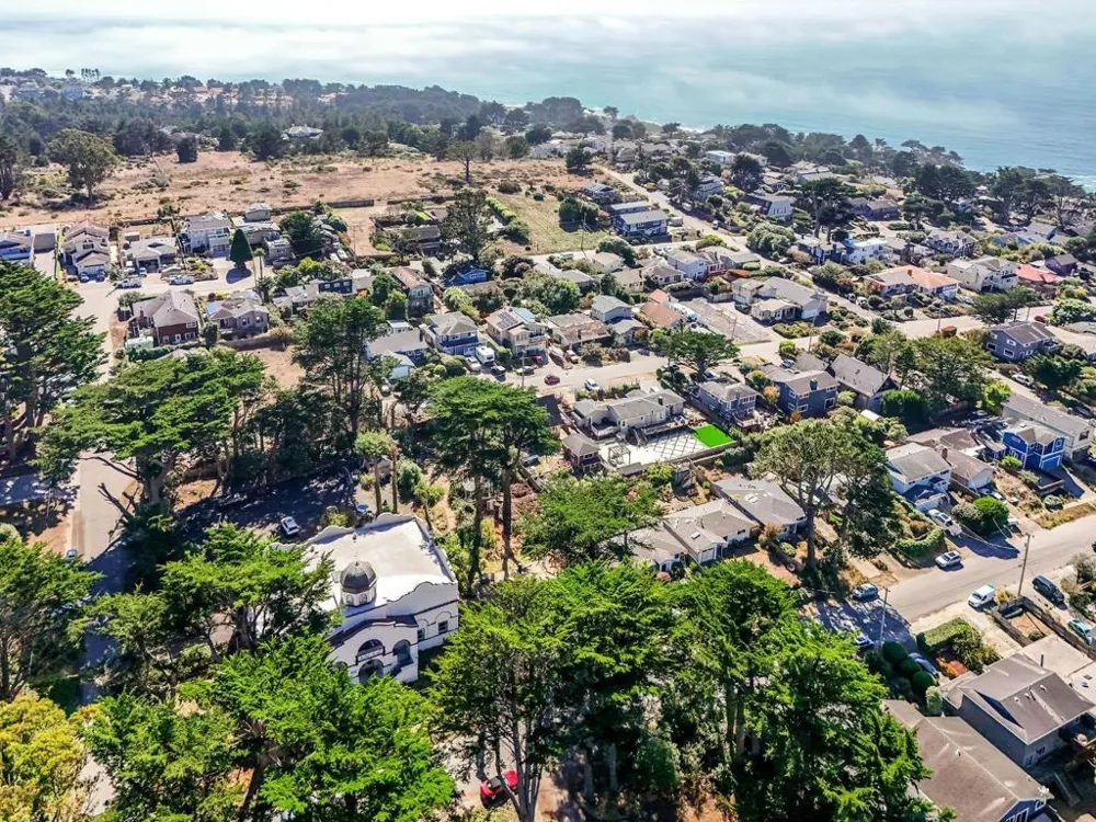 496 6th Street Montara, CA 94037
