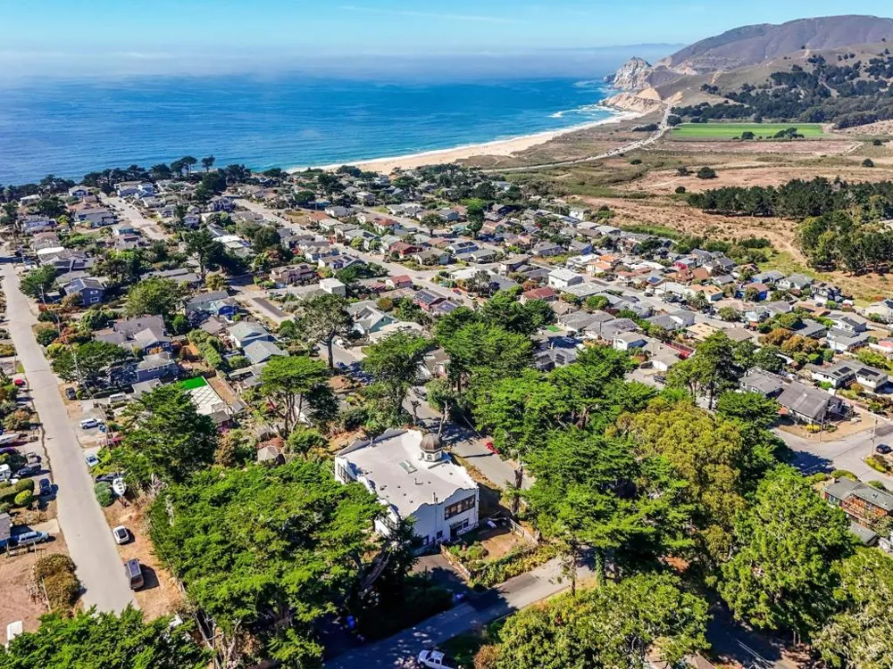 496 6th Street Montara, CA 94037