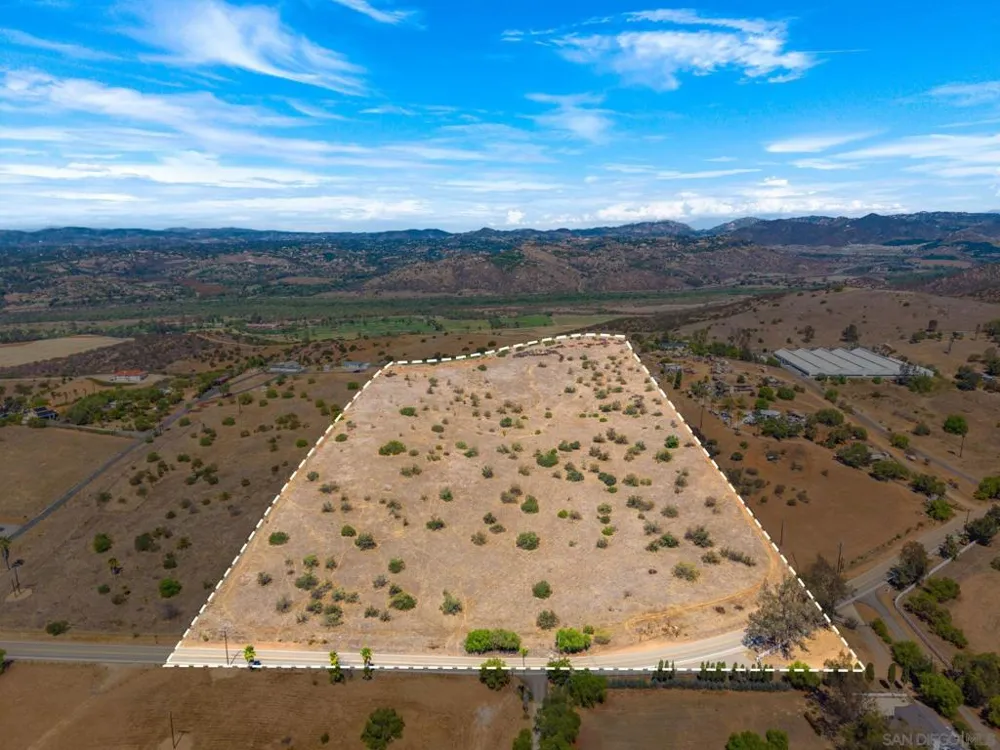 W Lilac Rd Bonsall, CA 92003