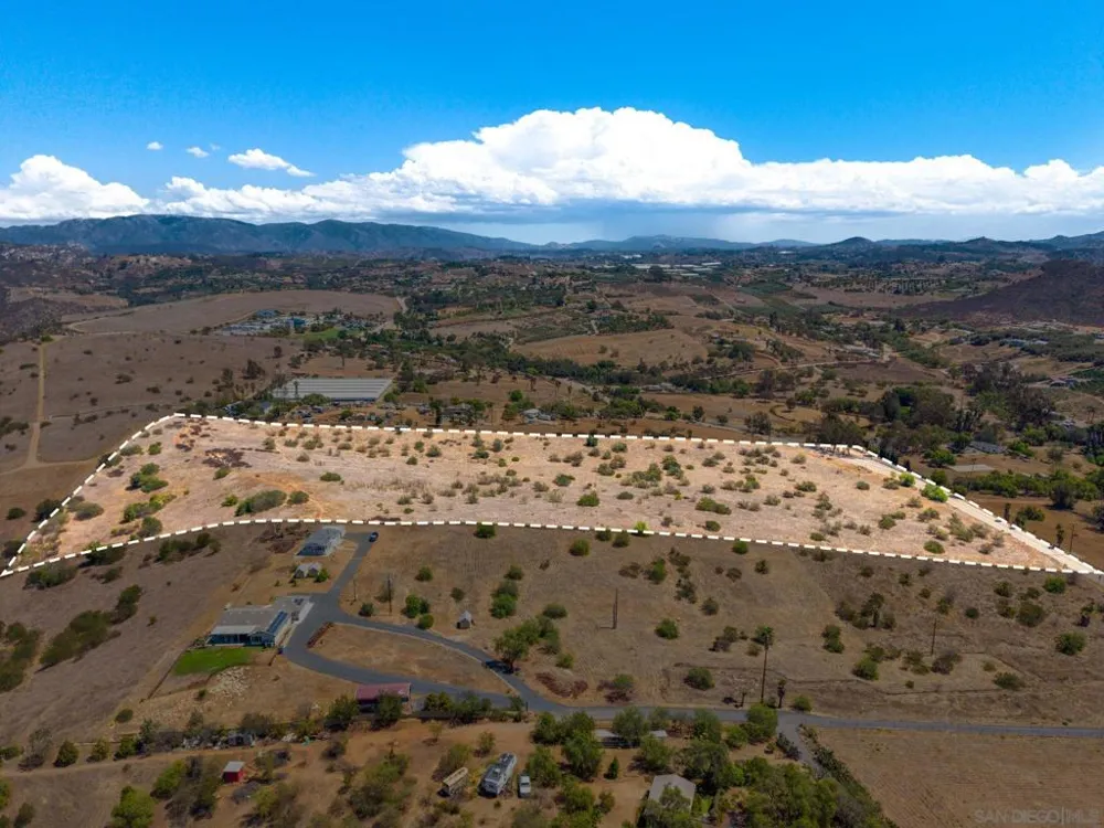 W Lilac Rd Bonsall, CA 92003