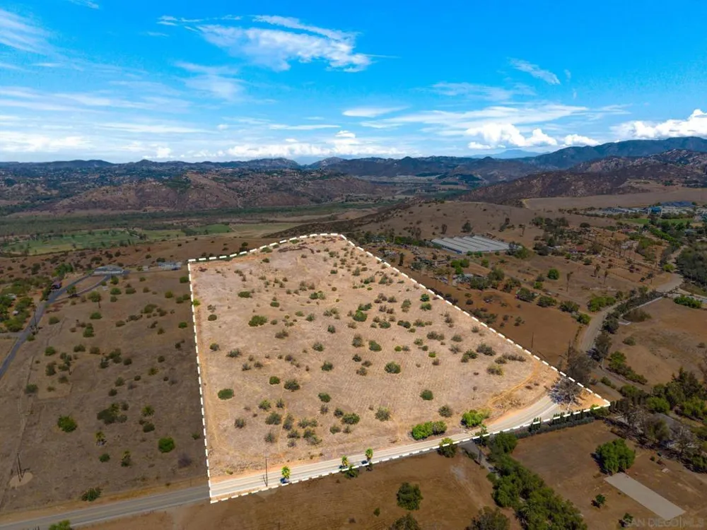 W Lilac Rd Bonsall, CA 92003