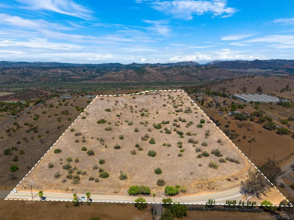 W Lilac Rd Bonsall, CA 92003