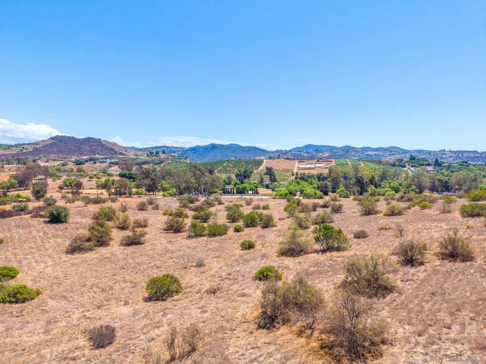 W Lilac Rd Bonsall, CA 92003