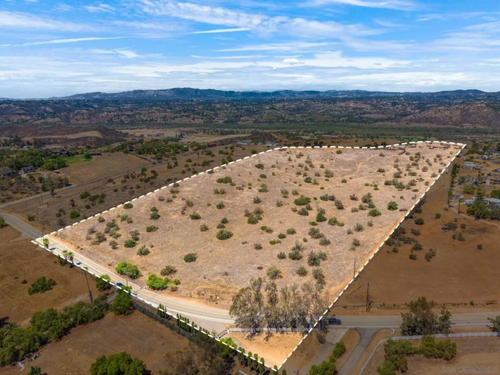 W Lilac Rd Bonsall, CA 92003