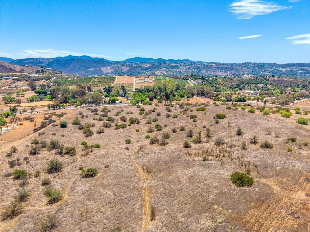 W Lilac Rd Bonsall, CA 92003