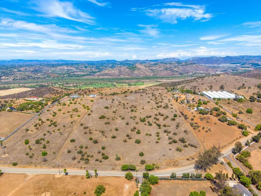 W Lilac Rd Bonsall, CA 92003
