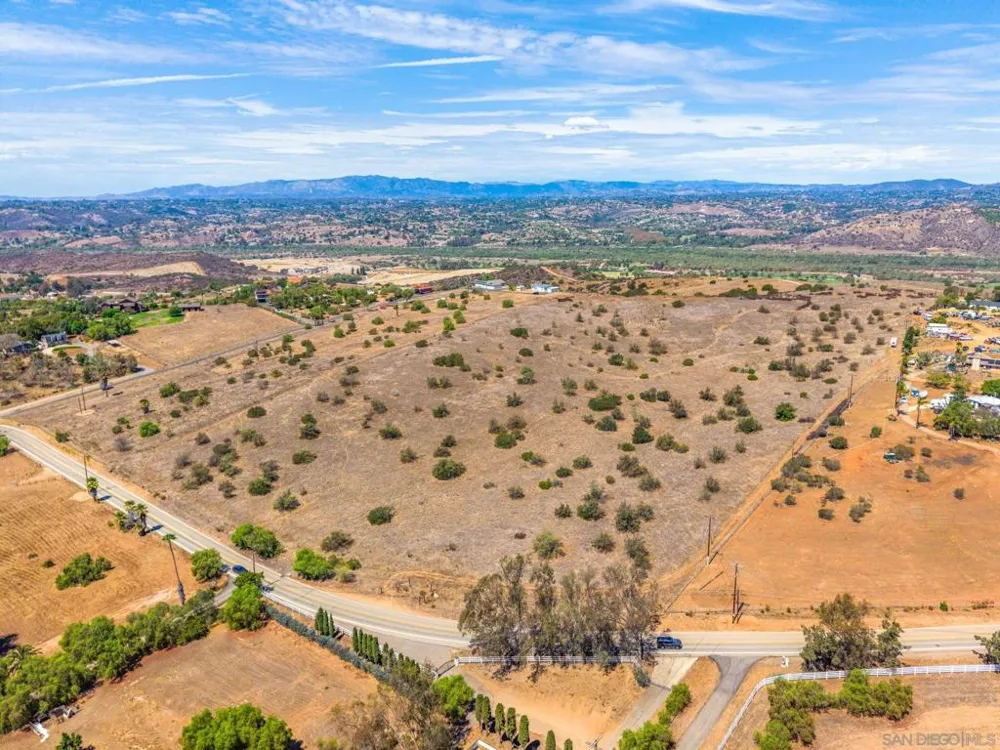 W Lilac Rd Bonsall, CA 92003