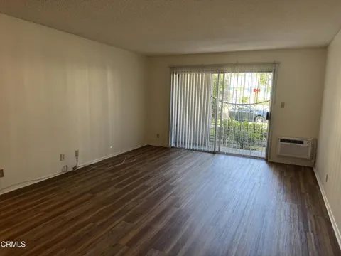 48 S Oak Avenue #6