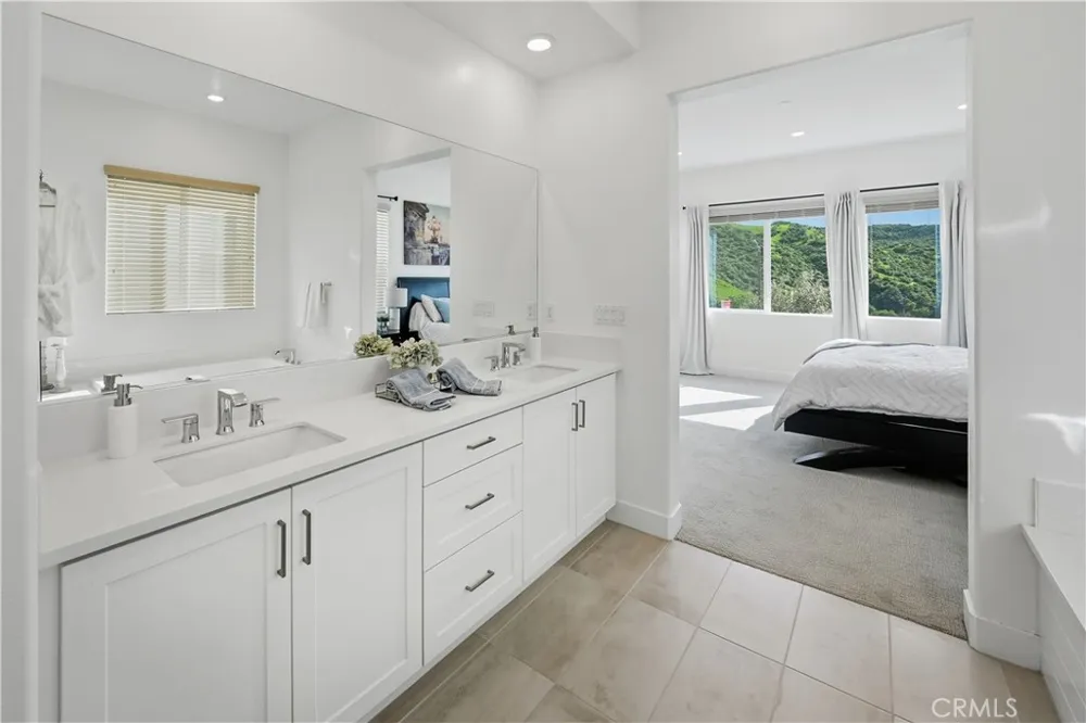 26720 Afton Lane Valencia, CA 91381