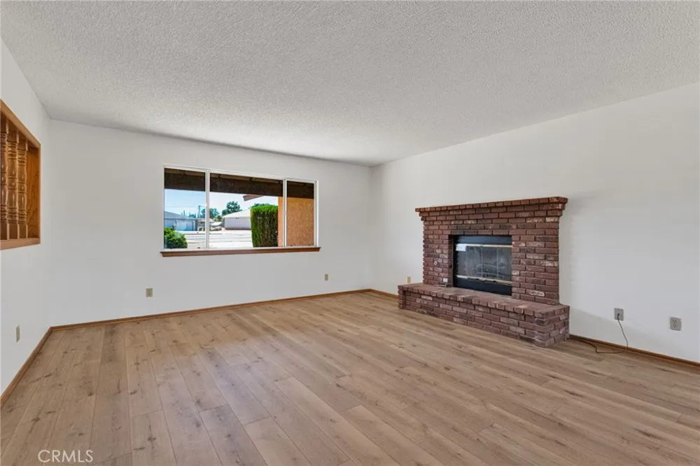 18256 Danbury Hesperia, CA 92345