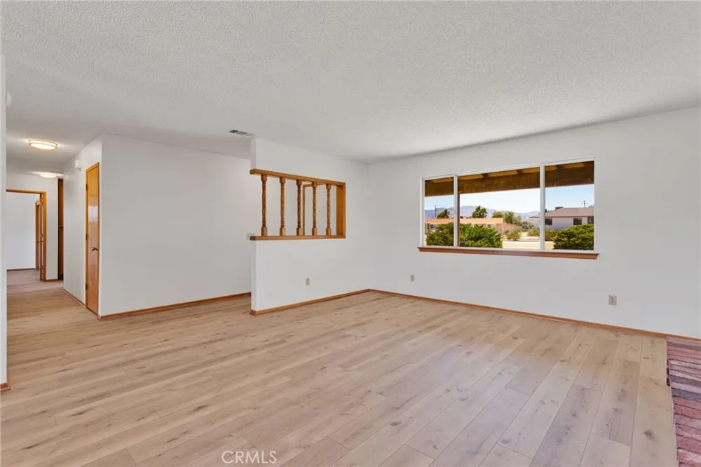18256 Danbury Hesperia, CA 92345
