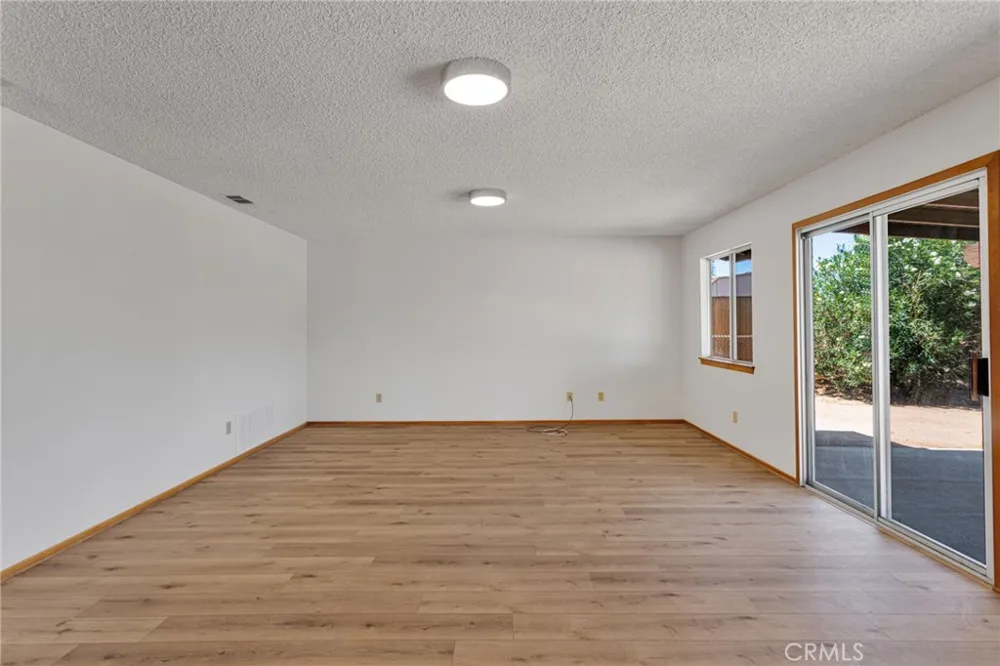 18256 Danbury Hesperia, CA 92345