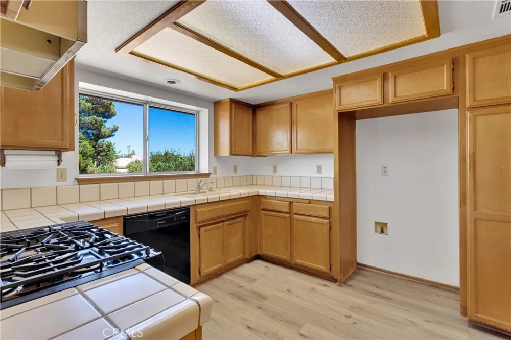 18256 Danbury Hesperia, CA 92345