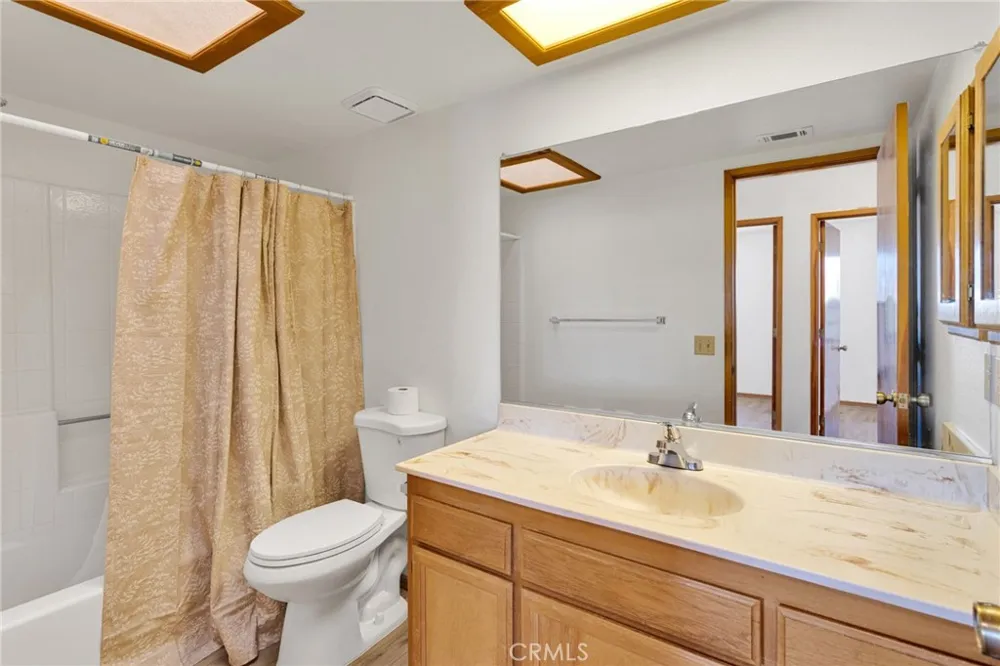 18256 Danbury Hesperia, CA 92345