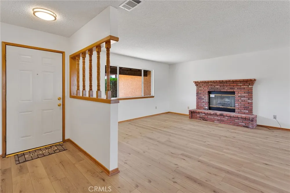 18256 Danbury Hesperia, CA 92345