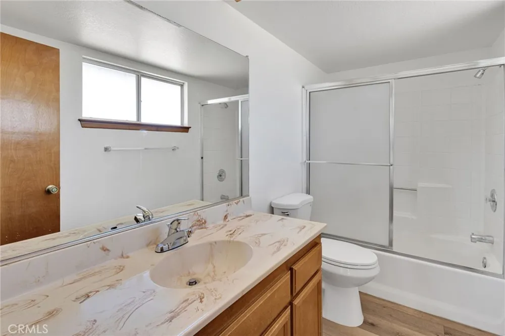 18256 Danbury Hesperia, CA 92345