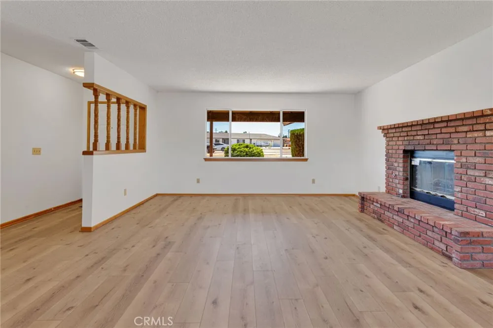 18256 Danbury Hesperia, CA 92345