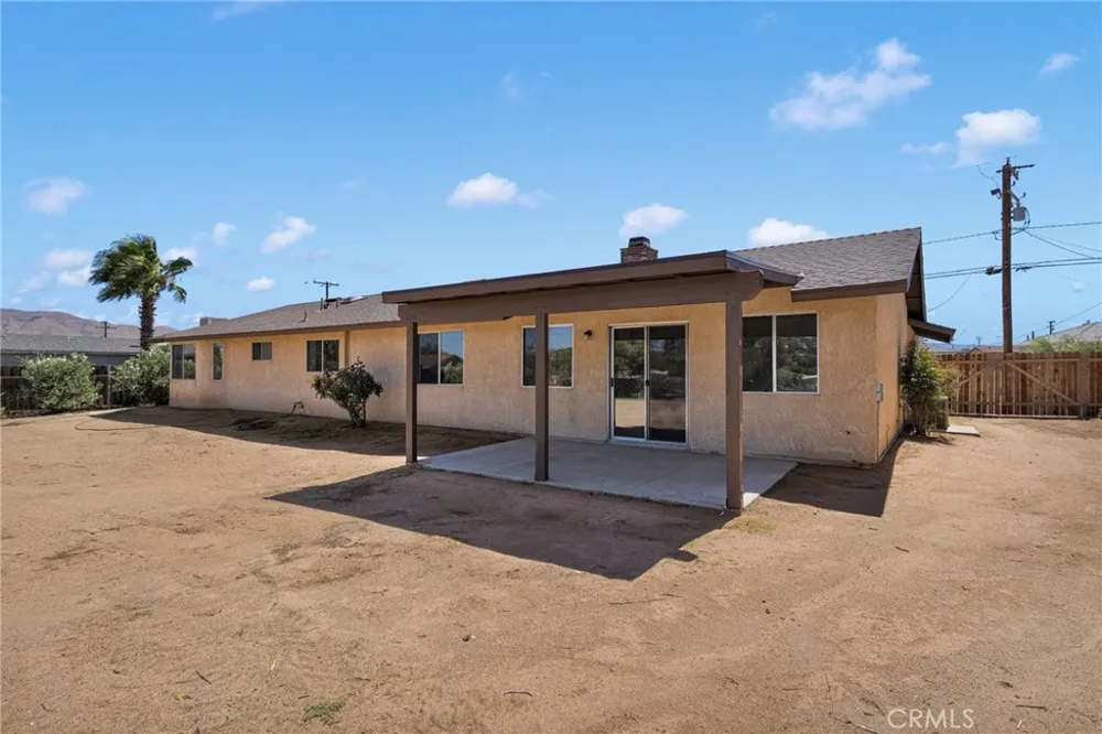 18256 Danbury Hesperia, CA 92345