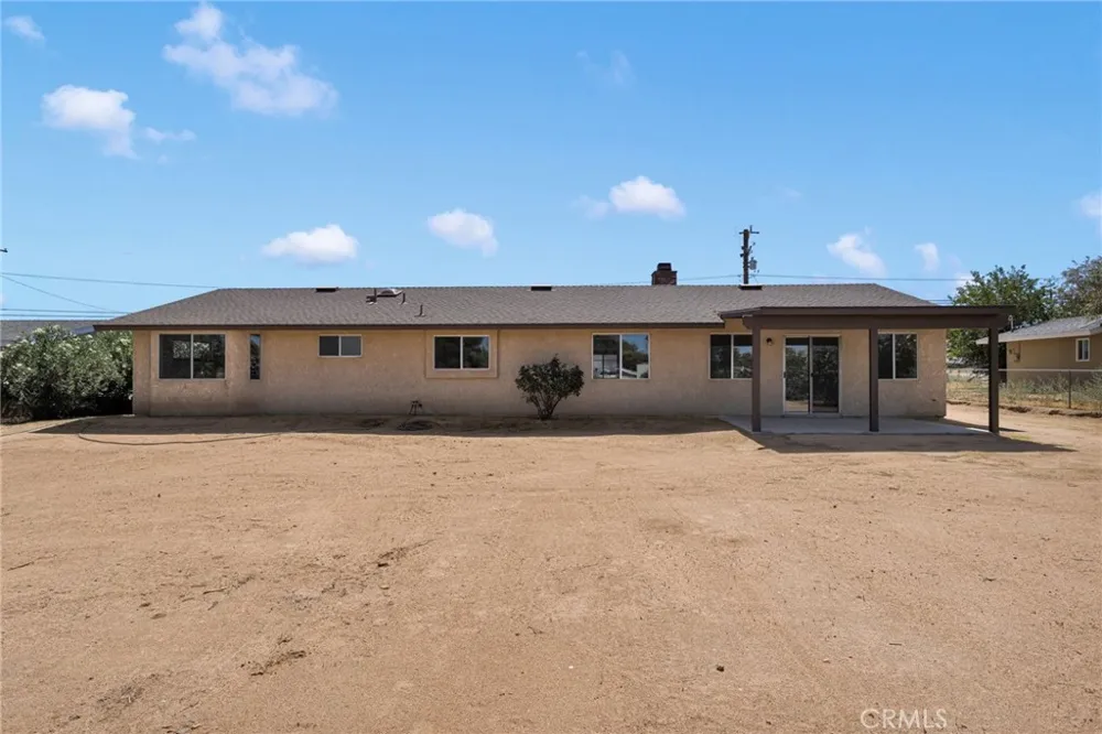 18256 Danbury Hesperia, CA 92345