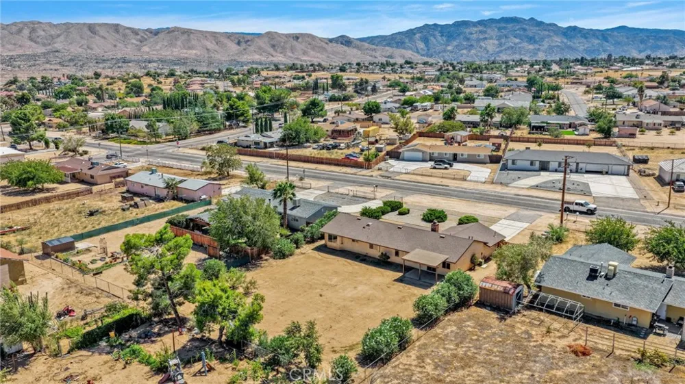 18256 Danbury Hesperia, CA 92345