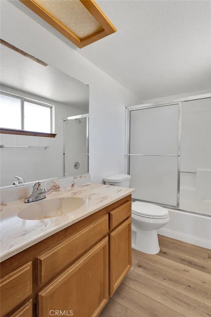 18256 Danbury Hesperia, CA 92345