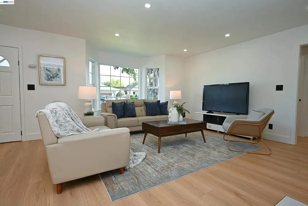 361 Tippecanoe Ave Hayward, CA 94544