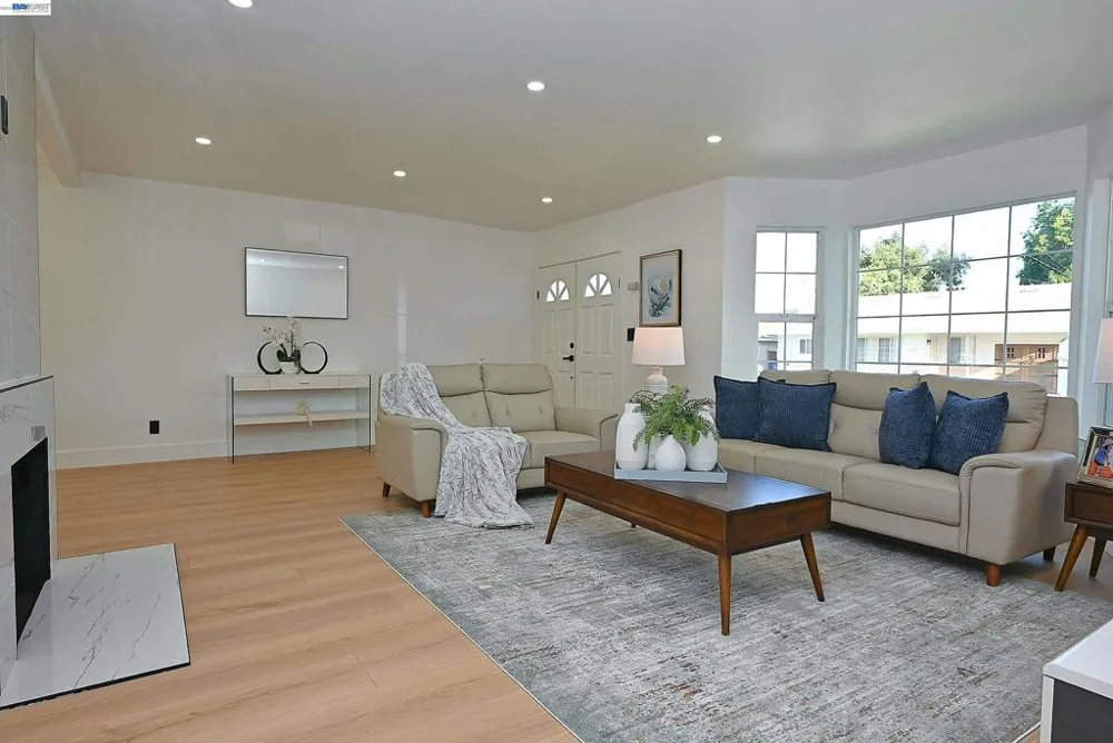 361 Tippecanoe Ave Hayward, CA 94544