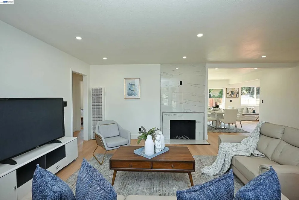 361 Tippecanoe Ave Hayward, CA 94544