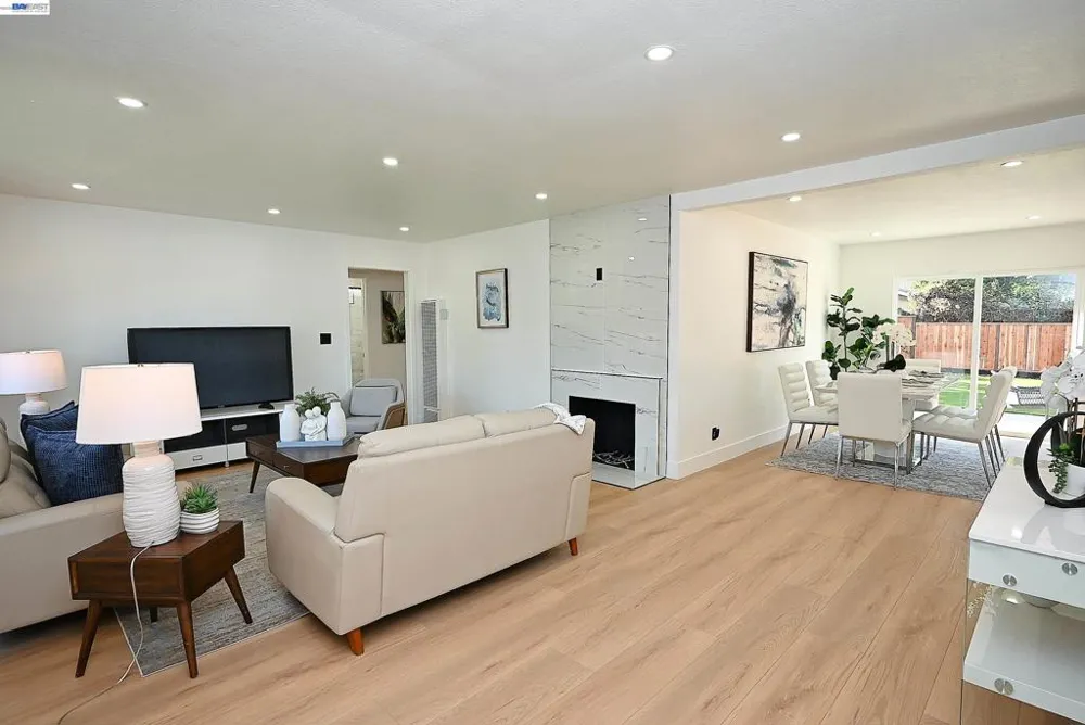 361 Tippecanoe Ave Hayward, CA 94544