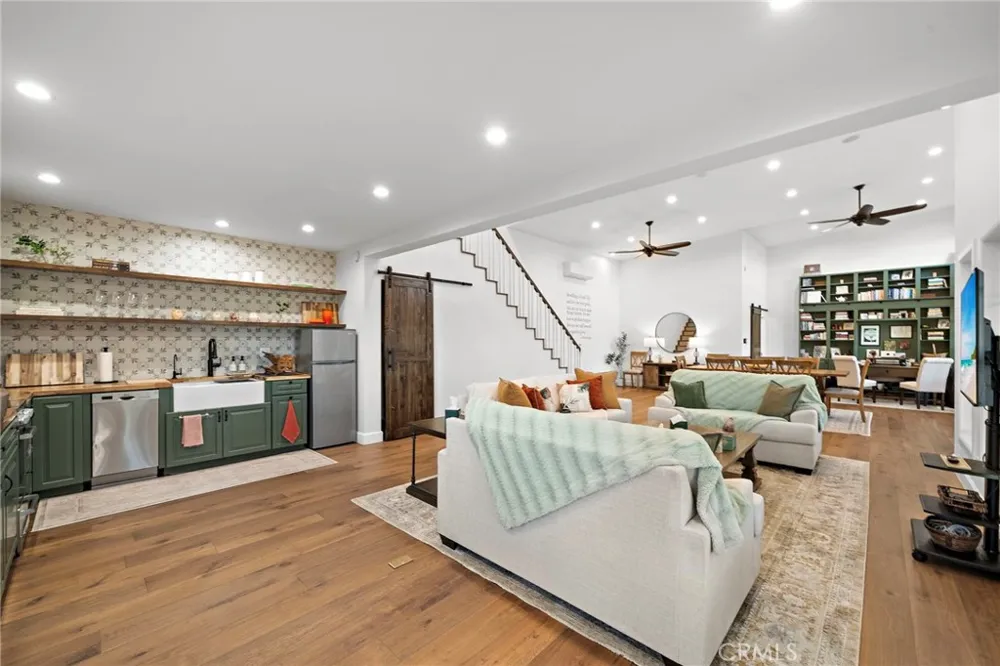17879 Ridgeway Granada Hills, CA 91344