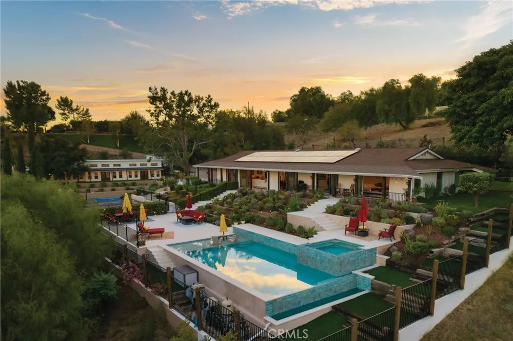 17879 Ridgeway Granada Hills, CA 91344