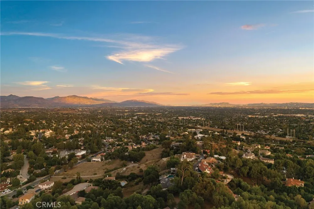 17879 Ridgeway Granada Hills, CA 91344