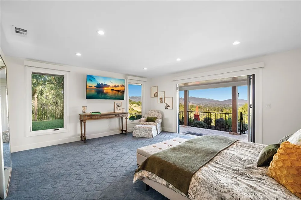 17879 Ridgeway Granada Hills, CA 91344