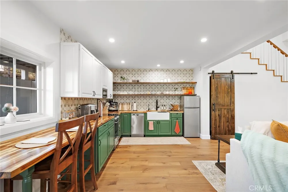 17879 Ridgeway Granada Hills, CA 91344