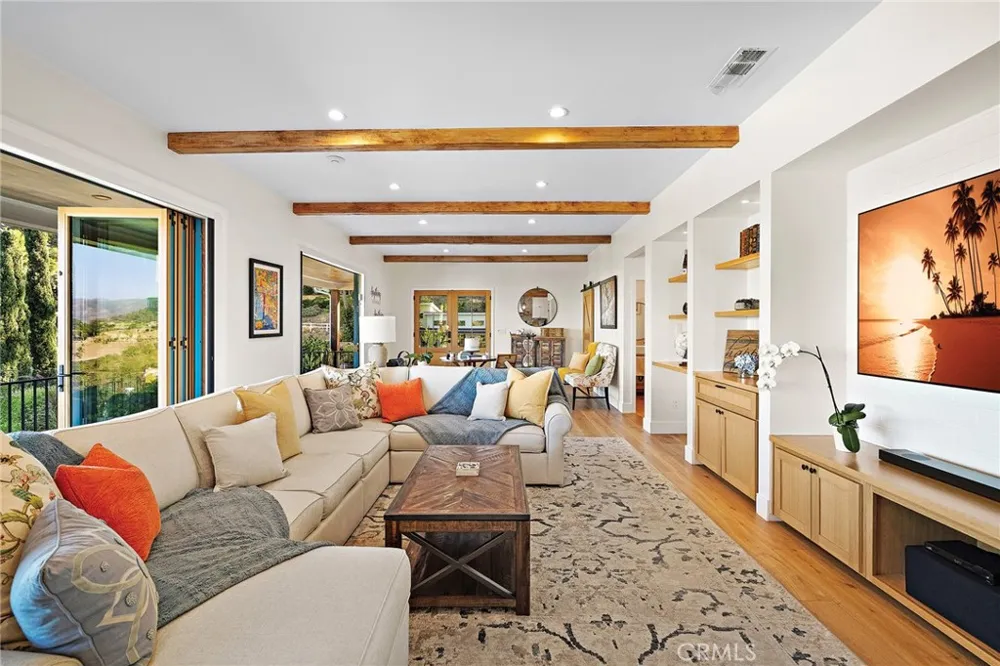 17879 Ridgeway Granada Hills, CA 91344