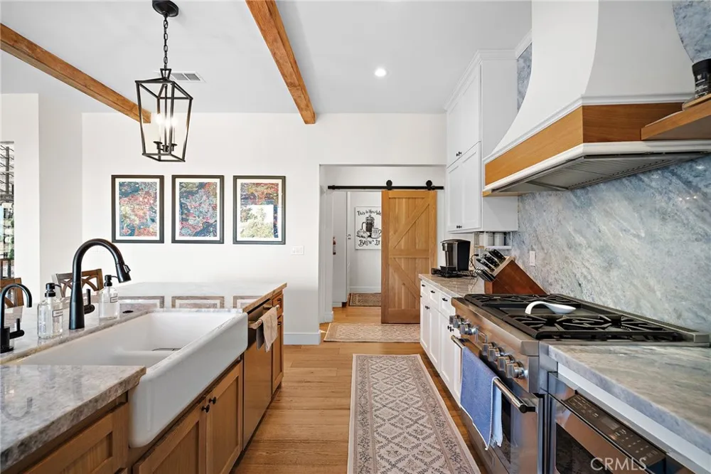 17879 Ridgeway Granada Hills, CA 91344
