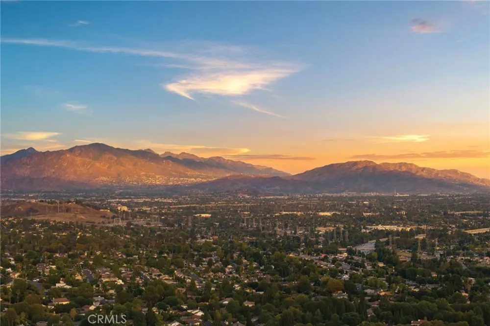 17879 Ridgeway Granada Hills, CA 91344