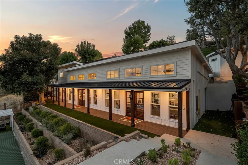 17879 Ridgeway Granada Hills, CA 91344