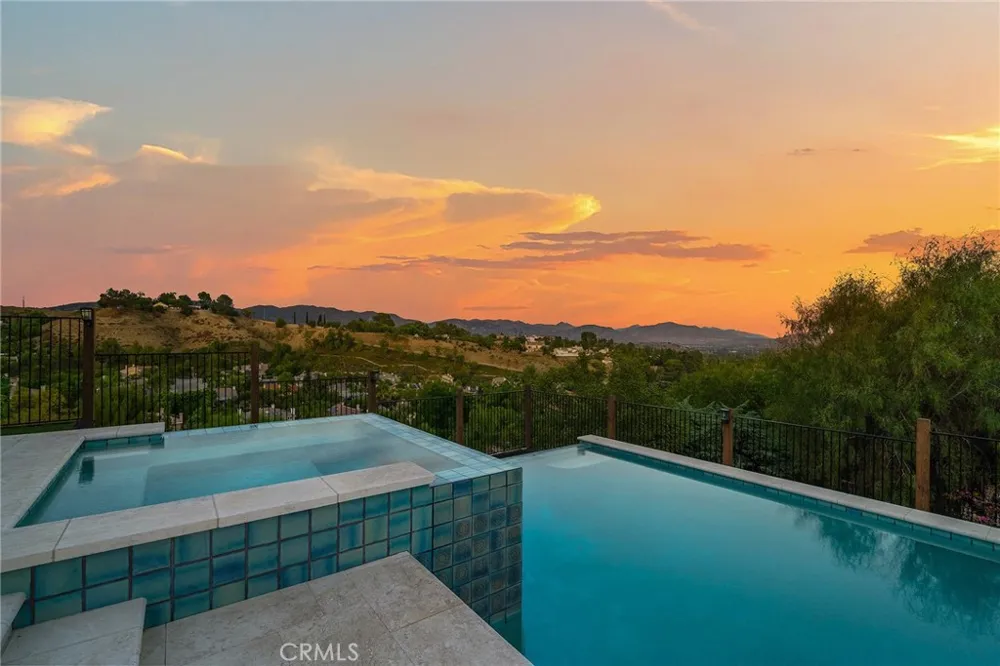 17879 Ridgeway Granada Hills, CA 91344