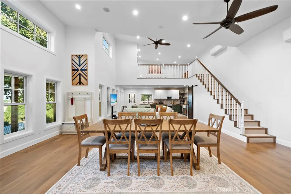 17879 Ridgeway Granada Hills, CA 91344