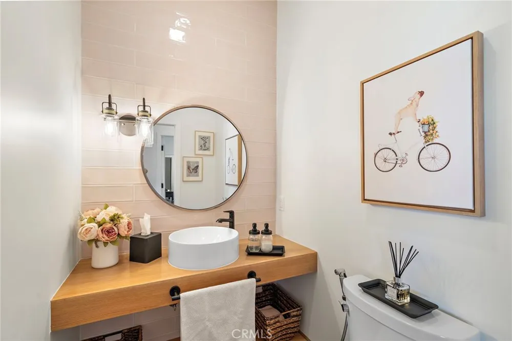 17879 Ridgeway Granada Hills, CA 91344