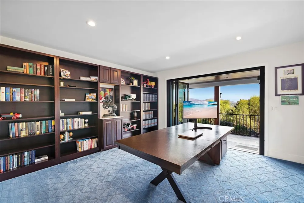 17879 Ridgeway Granada Hills, CA 91344