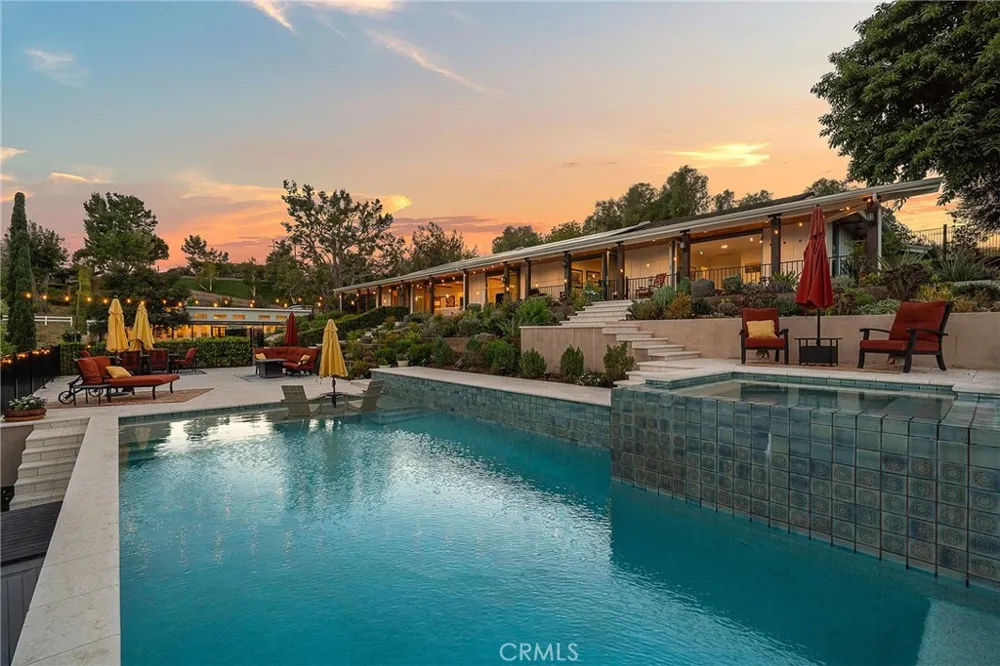 17879 Ridgeway Granada Hills, CA 91344