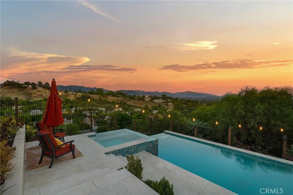 17879 Ridgeway Granada Hills, CA 91344