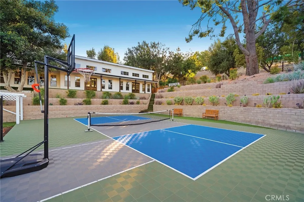 17879 Ridgeway Granada Hills, CA 91344