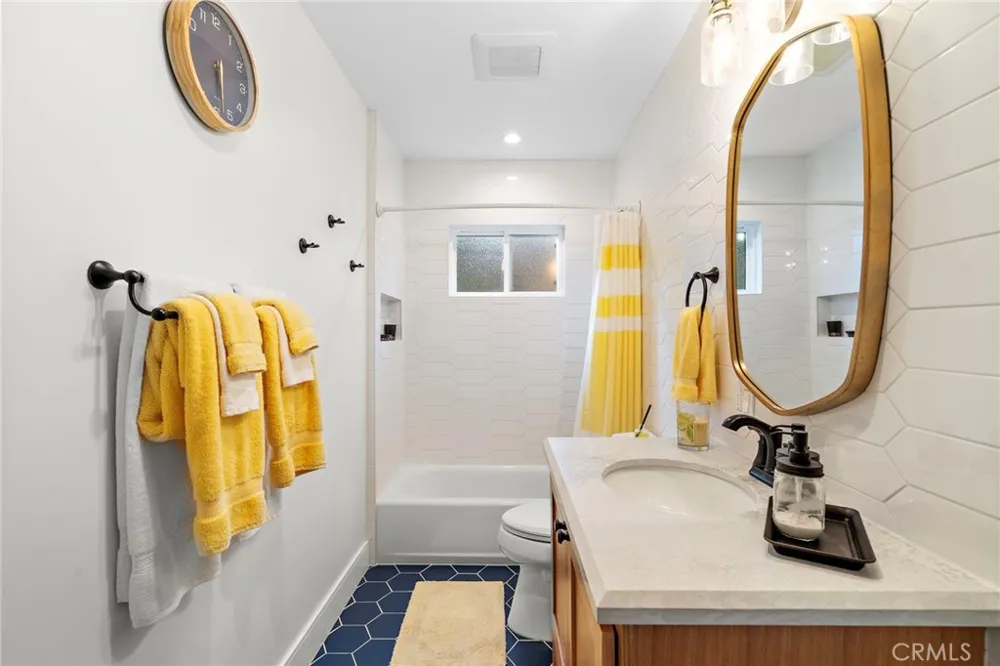 17879 Ridgeway Granada Hills, CA 91344