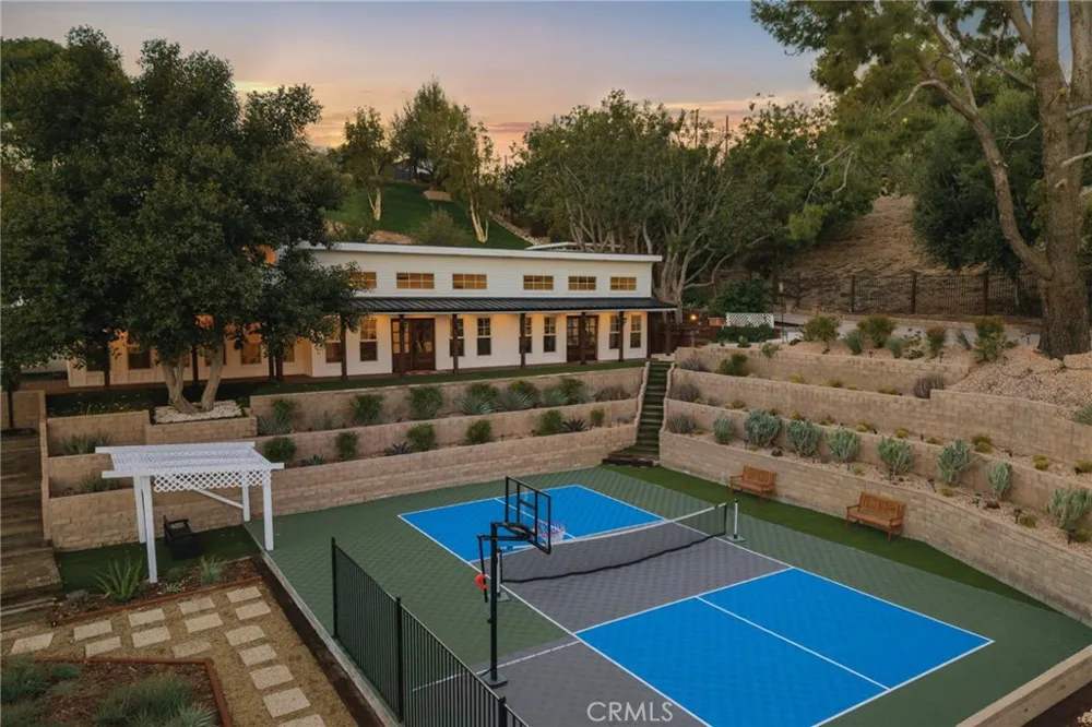 17879 Ridgeway Granada Hills, CA 91344