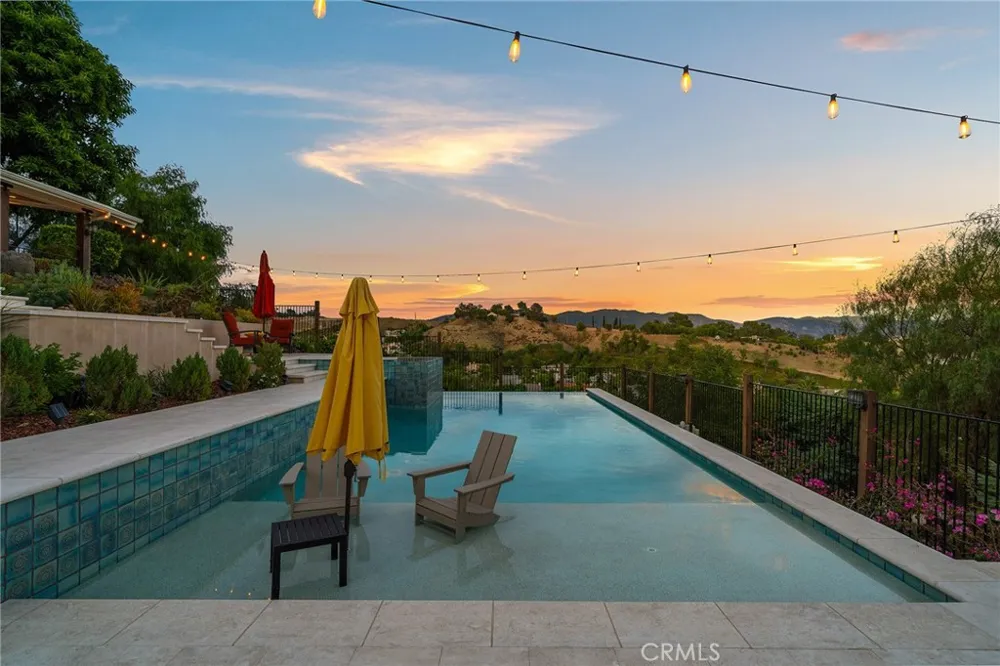 17879 Ridgeway Granada Hills, CA 91344