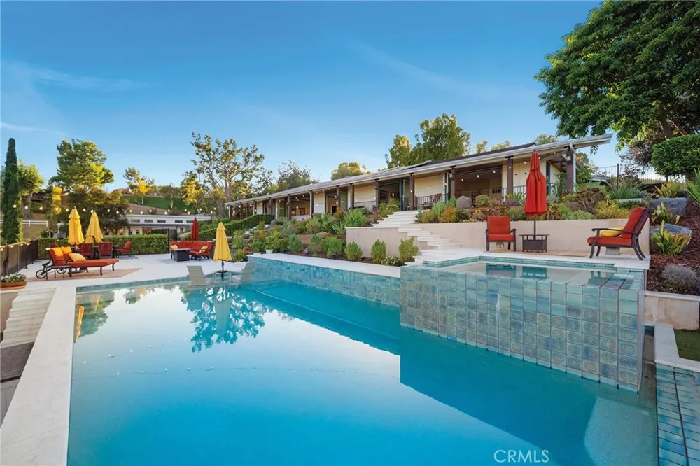 17879 Ridgeway Granada Hills, CA 91344